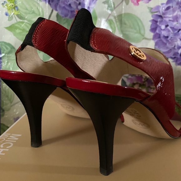 SOLD Michael Kors - Picture 3 of 4